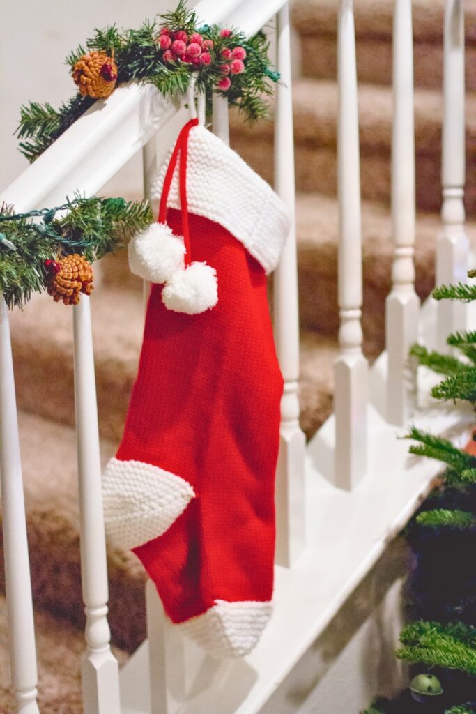 Handmade Cranberry Garlands: A Timeless Decoration for the Holiday Season - cranberry garland ss1222991047 degm