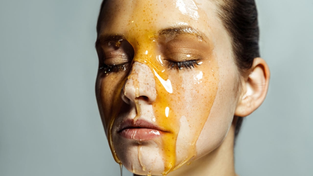 15 Everyday Problems Honey Can Solve Naturally - honey facial mask dp271378740 dnoh