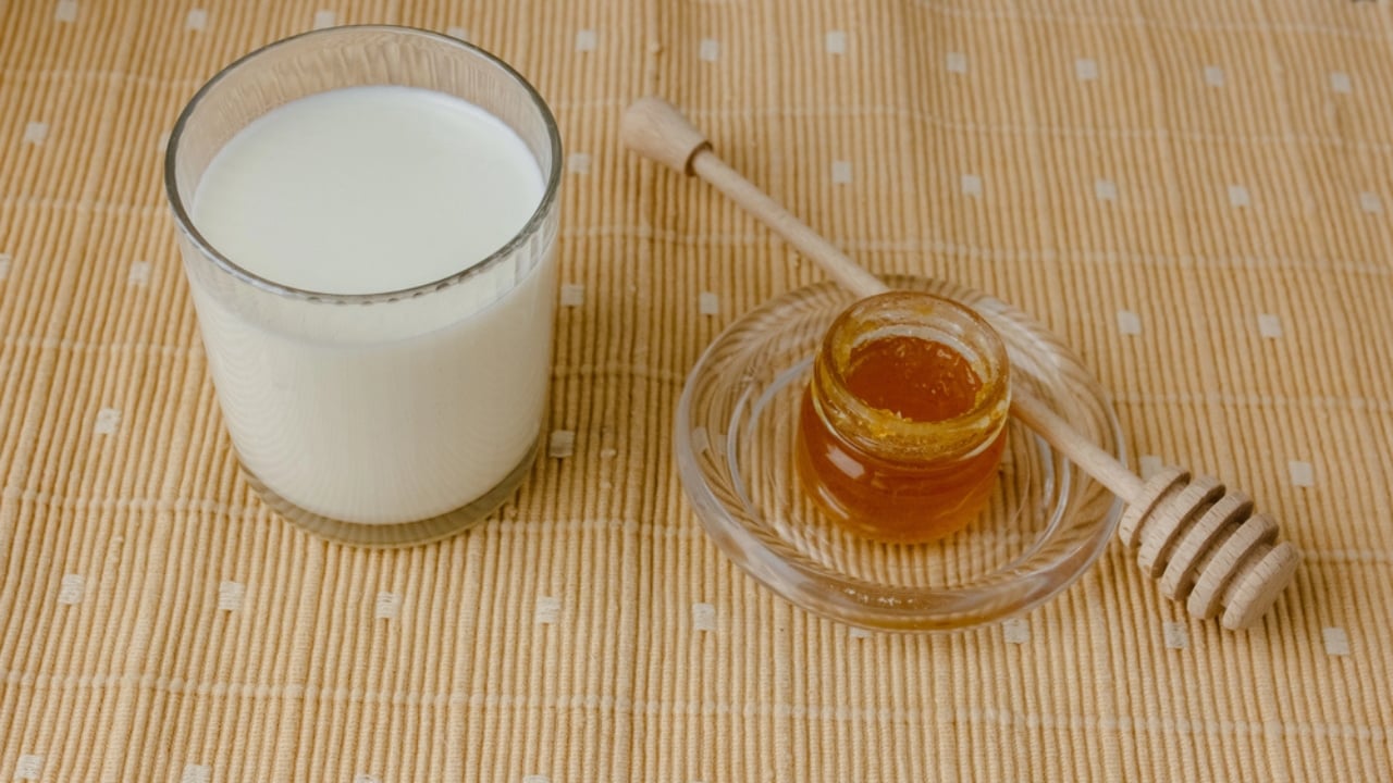 15 Everyday Problems Honey Can Solve Naturally - milkhoney dp186631342 dnoh