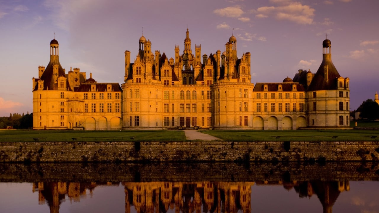 10 Famous Castles & Their Magical, Must-See Gardens - Chateau de Chambord dp3487017 dnoh