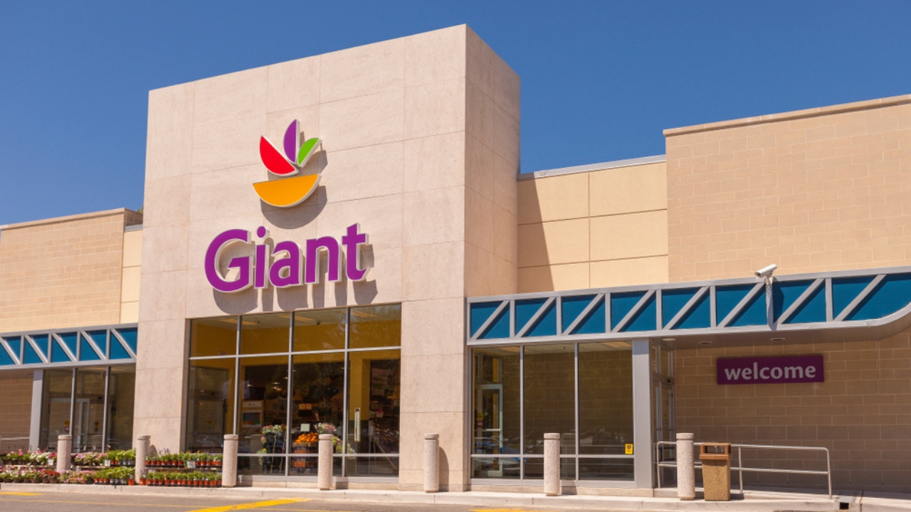 These 21 Grocery Stores Are Taking Too Much from Your Wallet - Giant Food ss1351480733 dpdgm