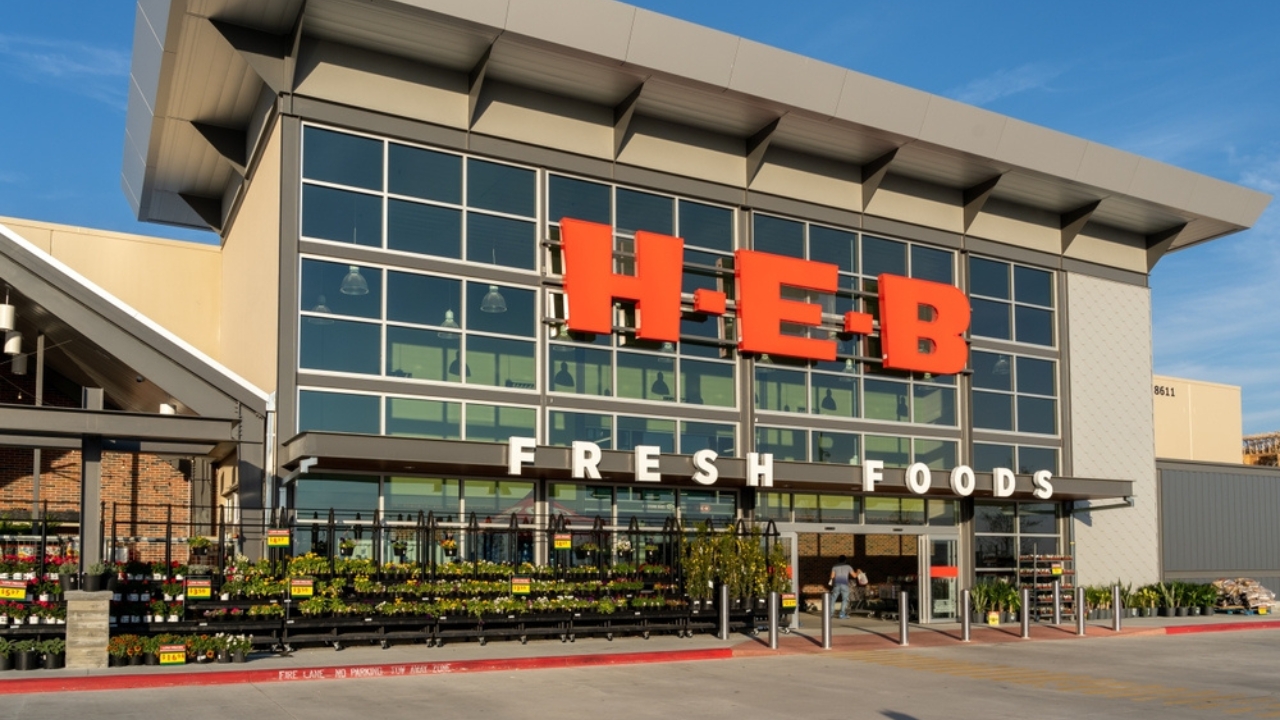 These 21 Grocery Stores Are Taking Too Much from Your Wallet - H E B ss2155126605 dpdgm
