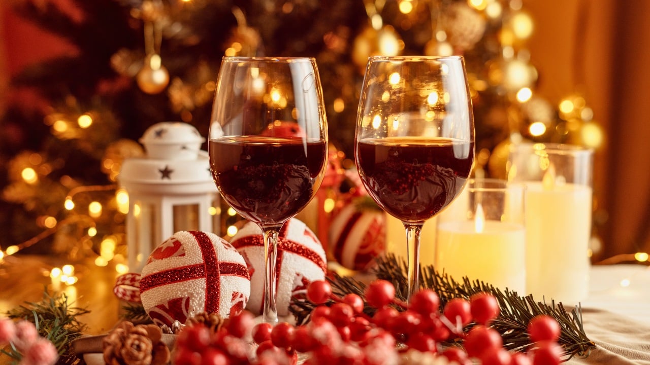Don’t Toss Those Ornaments: 6 Ways to Upcycle Holiday Treasures - Ornament table christmas ss2548162345 degm