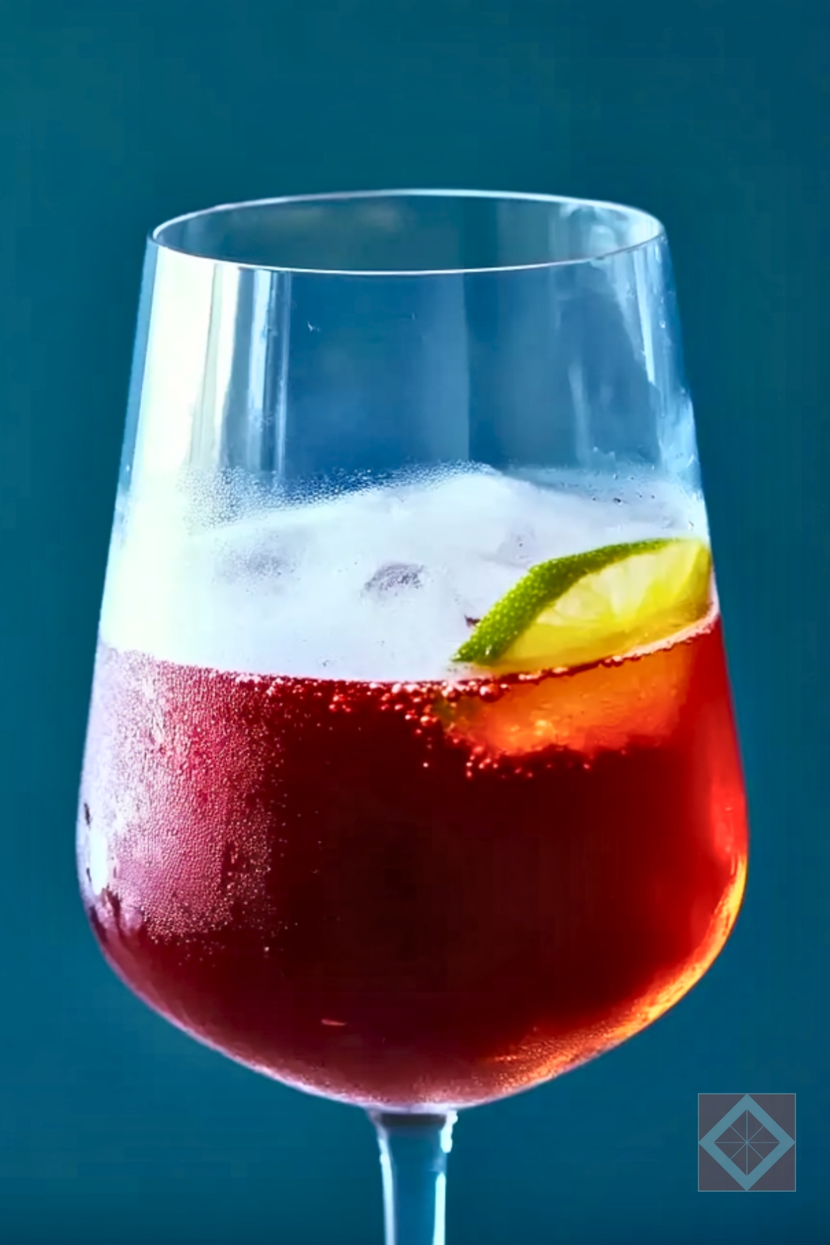 12 Spritzer, Wine & Sake Cocktails That Feel High-End But Take Almost No Effort - Bishop Cocktail pin 1 midia
