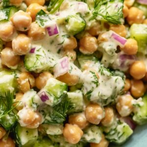 Creamy Chickpea Salad for a Quick Lunch - Chickpea and Cucumber Salad with Creamy Yogurt Dressing midia