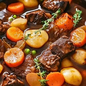 Simple Classic Beef Stew One-Pot Recipe to Feed a Crowd - Classic Beef Stew midia