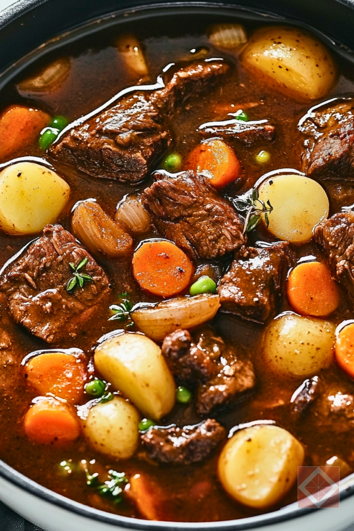 Simple Classic Beef Stew One-Pot Recipe to Feed a Crowd - Classic Beef Stew pin 1 midia