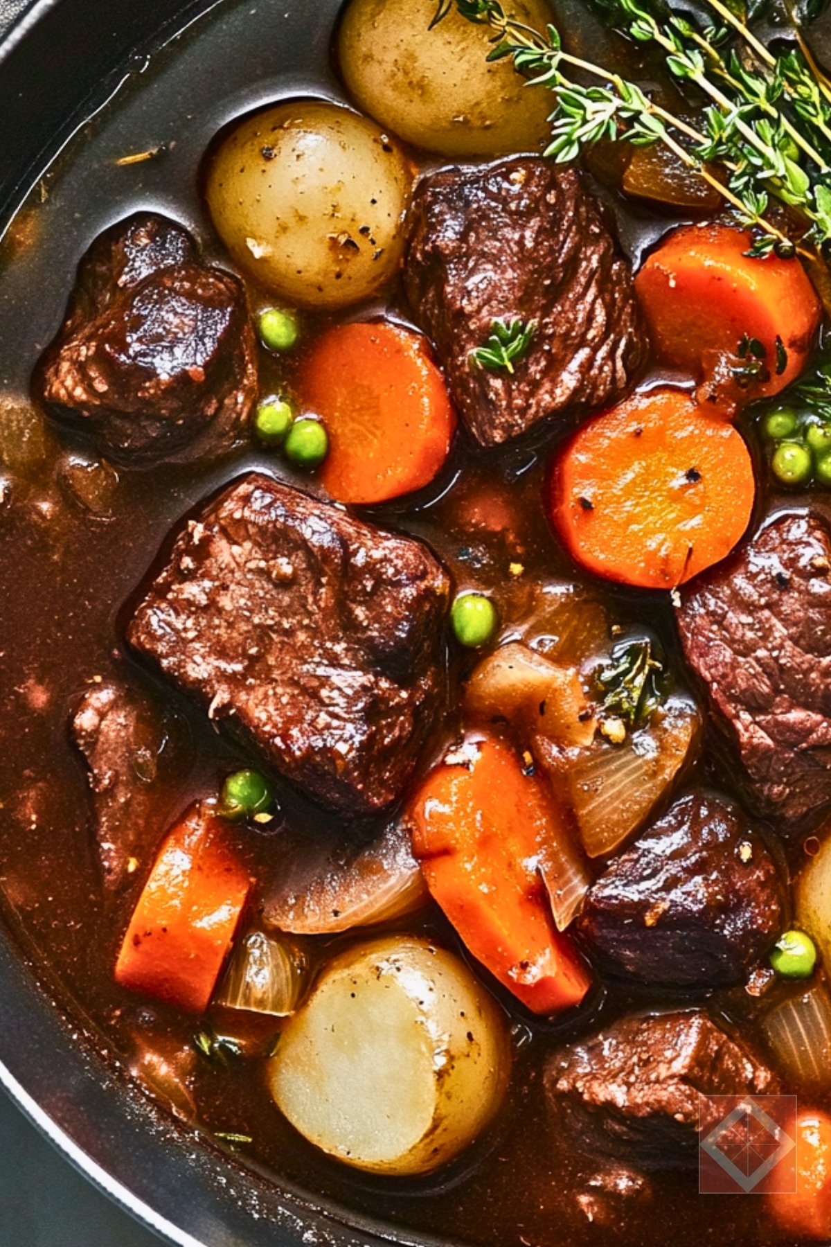Simple Classic Beef Stew One-Pot Recipe to Feed a Crowd - Classic Beef Stew pin 2 midia 1