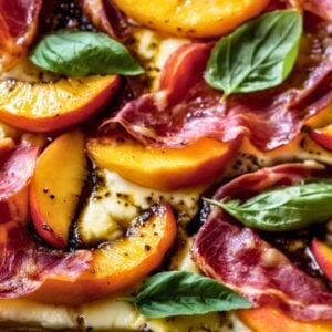 Crispy Prosciutto Tart: An Easy Recipe with Brie & Peaches - Crispy Prosciutto Tart midia
