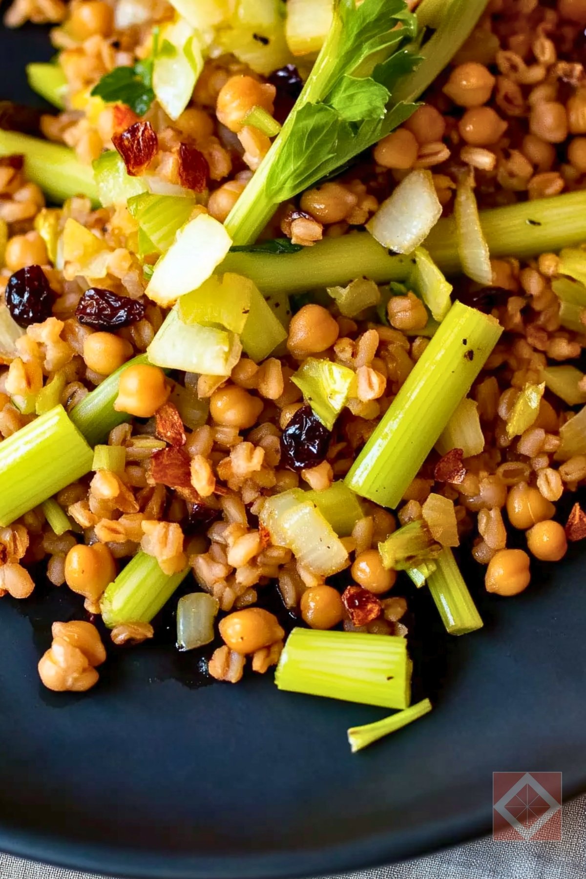 Heart-Healthy Farro Dinner with Crispy Leeks & Chickpeas - Farro Dinner pin 1 midia