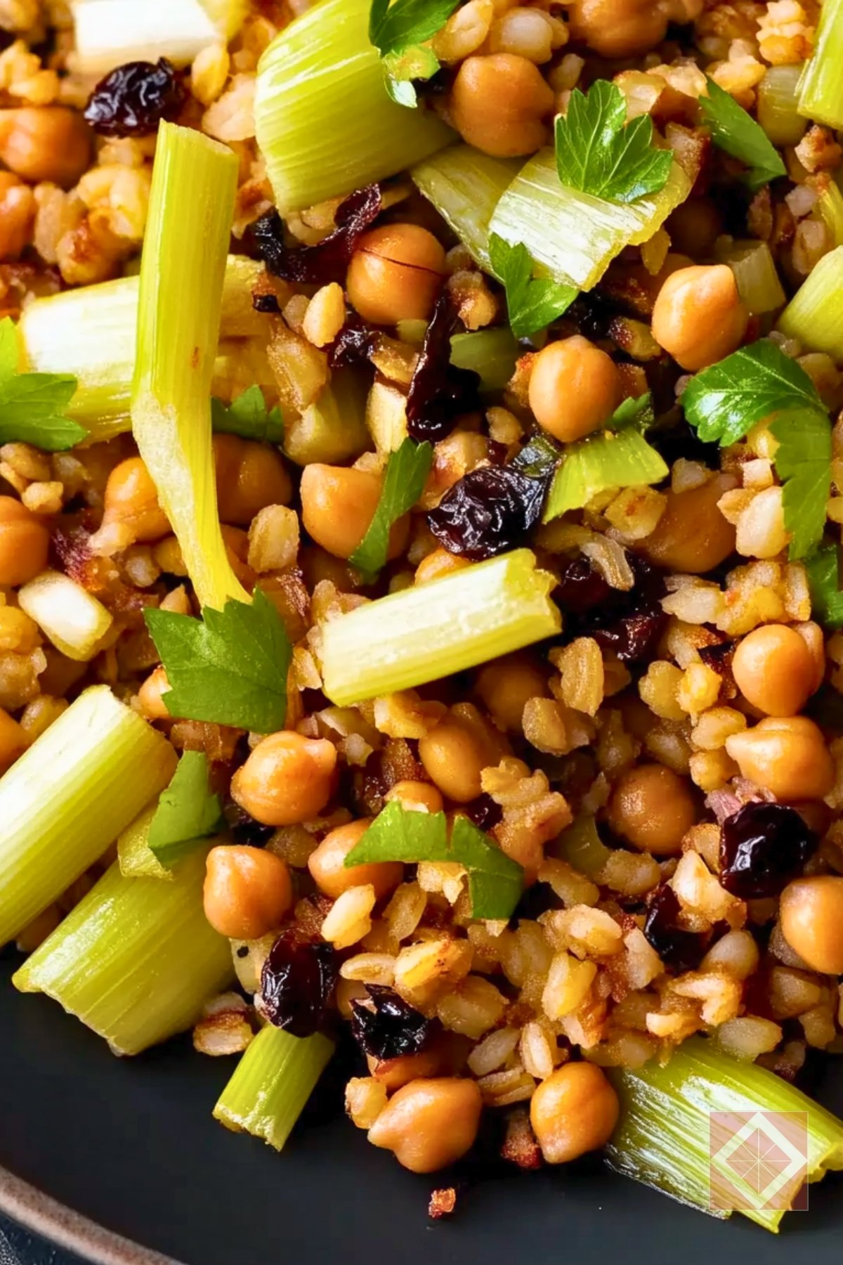 Heart-Healthy Farro Dinner with Crispy Leeks & Chickpeas - Farro Dinner pin 2 midia