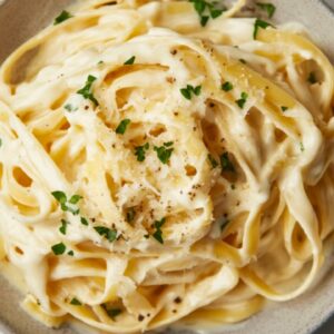 Restaurant-Quality Fettuccine Alfredo Made Easy - Fettuccine Alfredo midia