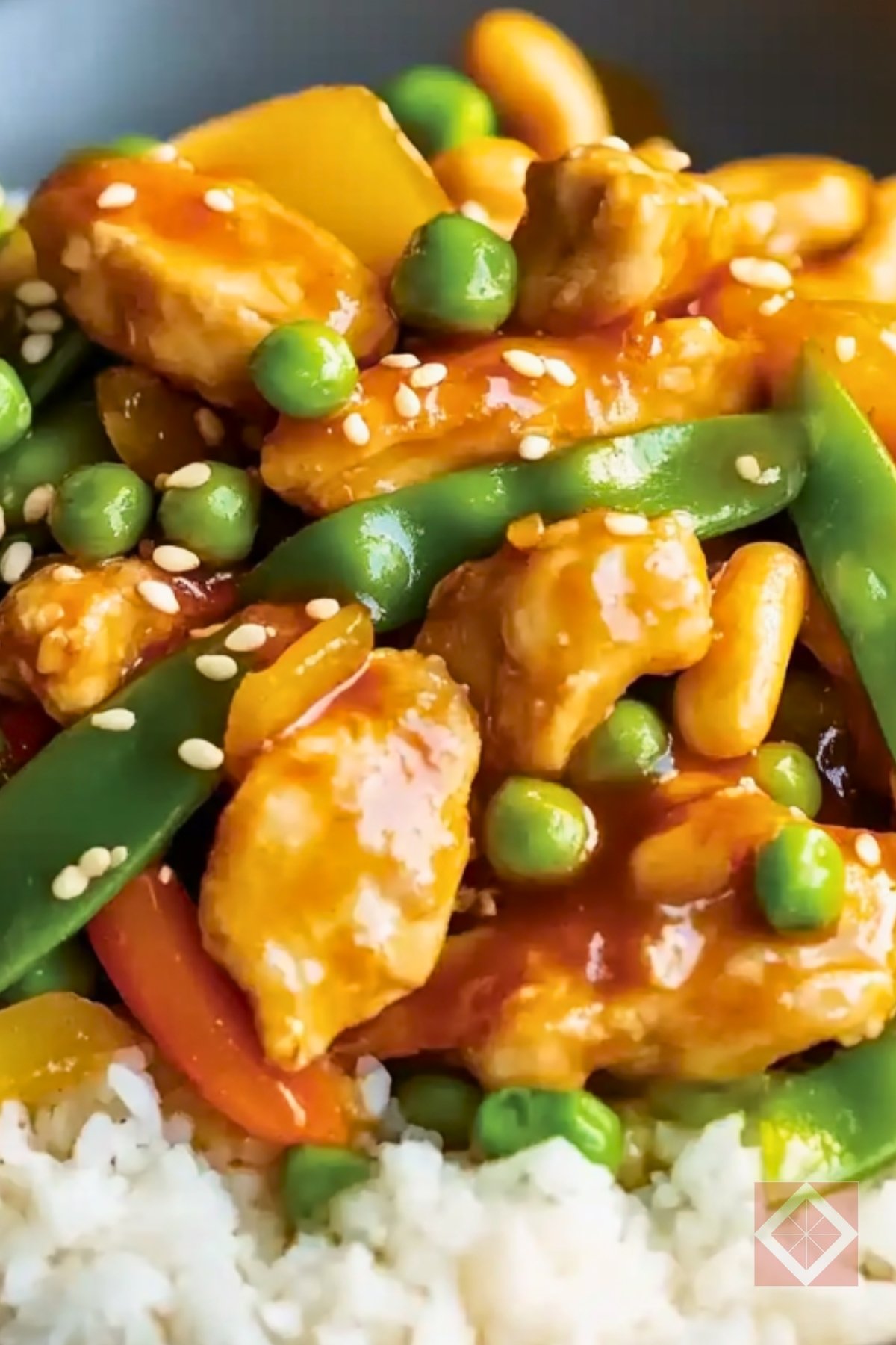 14 High-Protein Meat Recipes That Are Actually Healthy (And Crazy Delicious!) - Gingered Cashew Chicken with Sugar Snap Peas pin 1 midia