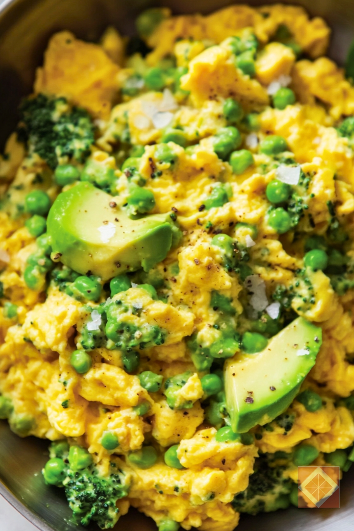 Flavorful & Healthy Green Goddess Scrambled Eggs for Busy Mornings - Green Goddess Scrambled Eggs pin 1 midia