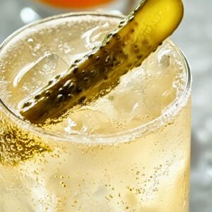 Easy Pickle Seltzer Cocktail You’ll Want to Try - Pickle Seltzer Cocktail midia