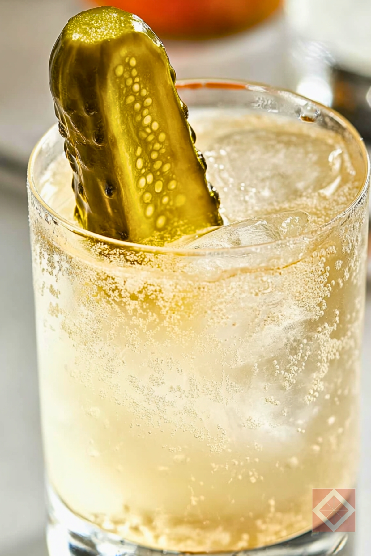 Easy Pickle Seltzer Cocktail You’ll Want to Try - Pickle Seltzer Cocktail pin 2 midia