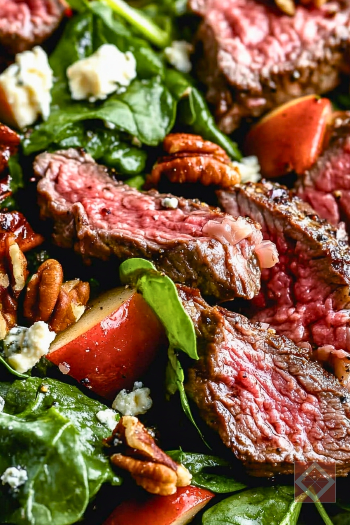 Best Steak Tips with Wilted Spinach, Gorgonzola & Apple Salad One-Pot Recipe - Steak Tips with Wilted Spinach Gorgonzola and Apple Salad pin 1 midia