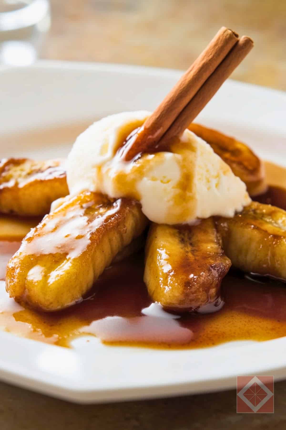 Easy Bananas Foster One-Pot Recipe for a Quick Gourmet Dessert - Bananas Foster pin 1 midia 1