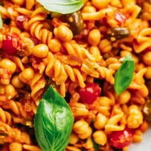 Bold & Briny Red Lentil Pasta: A Quick Vegan Recipe - Bold Briny Red Lentil Pasta midia