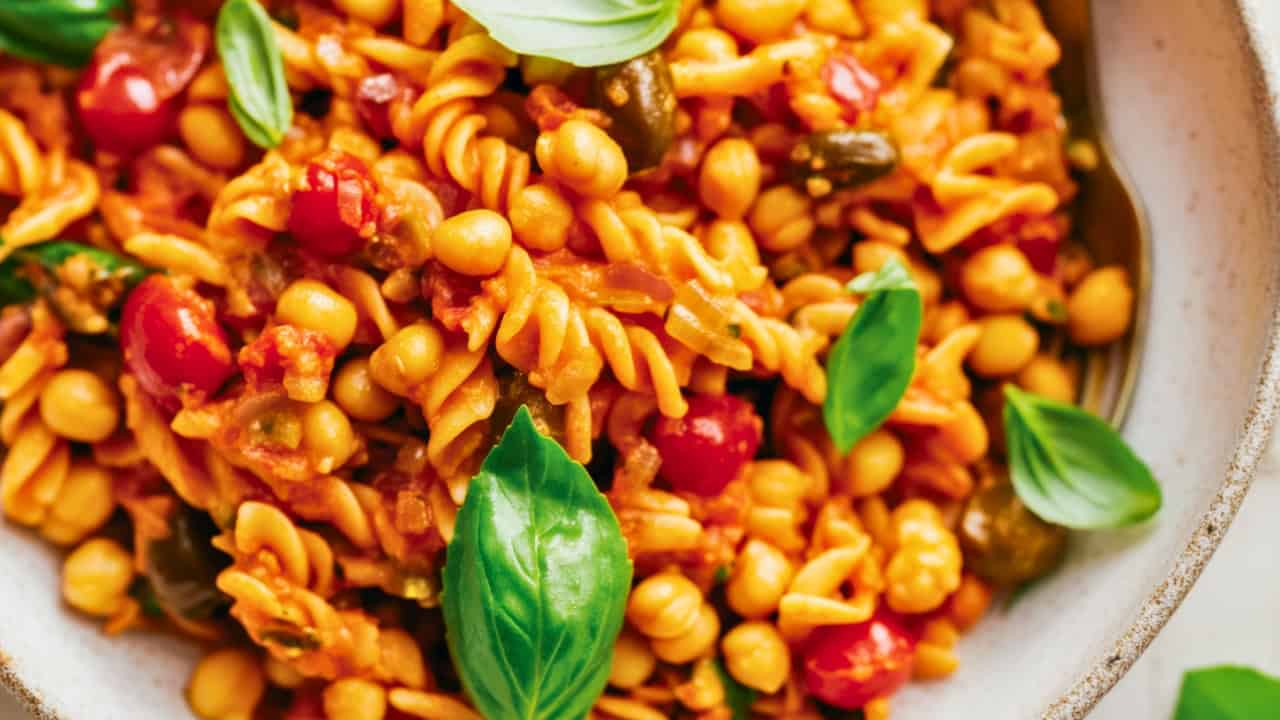 Bold & Briny Red Lentil Pasta: A Quick Vegan Recipe - Bold Briny Red Lentil Pasta midia