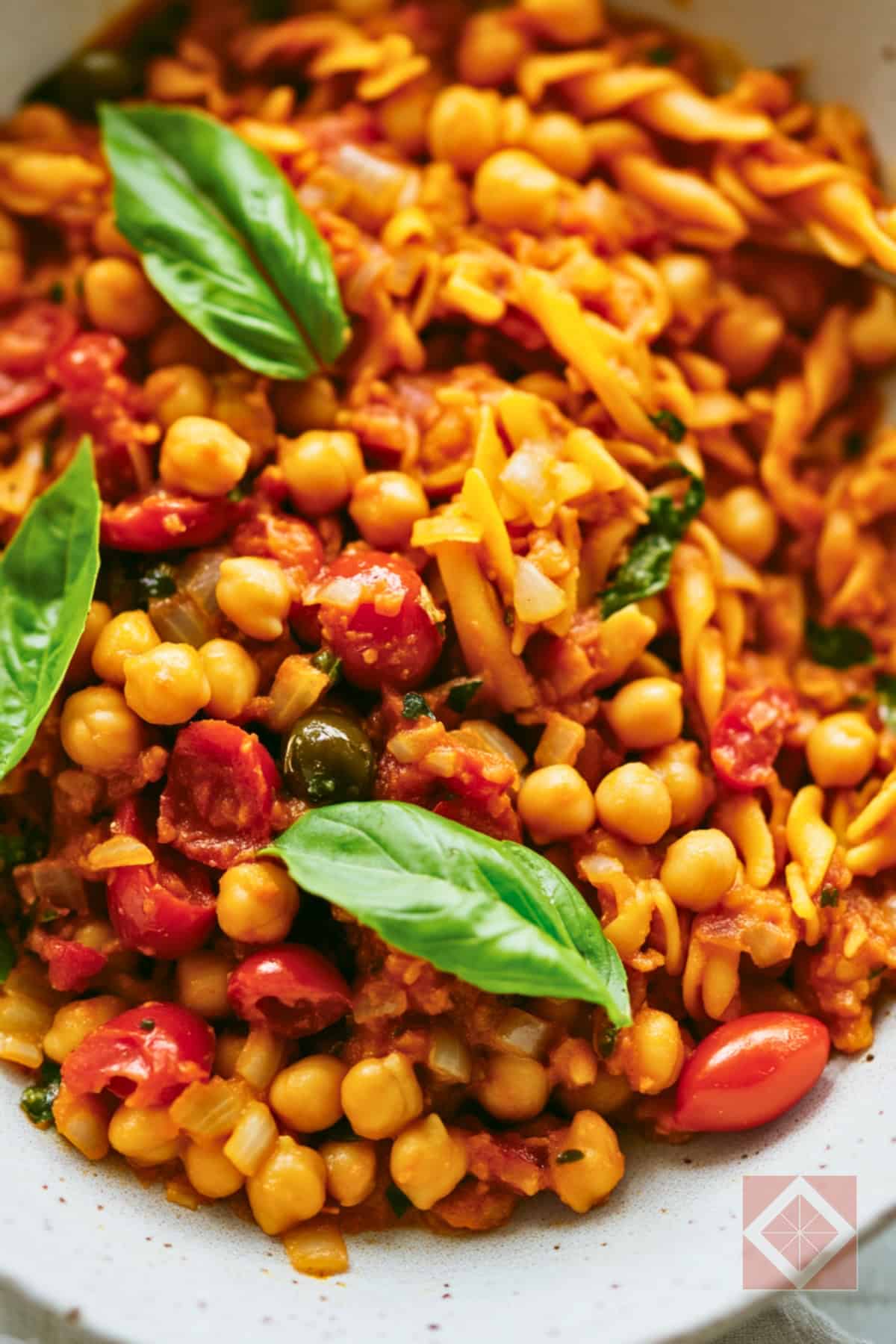 Bold & Briny Red Lentil Pasta: A Quick Vegan Recipe - Bold Briny Red Lentil Pasta pin 1 midia