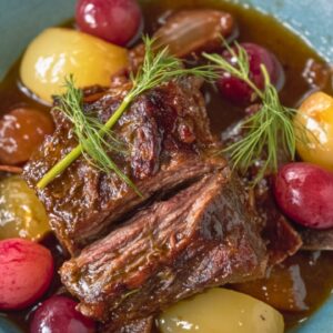 Easy Braised Short Ribs with Fennel & Pickled Grapes Instant Pot Recipe - Braised Short Ribs with Fennel and Pickled Grapes One Pot midia