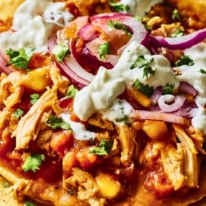 Quick & Smoky Chicken Tinga Tostadas (Ready in 15 Minutes) - Cheater Chicken Tinga Tostadas midia 1