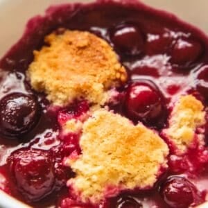 Best Cherry Cobbler One-Pot Recipe Easy Skillet Dessert to Love - Cherry Cobbler Skillet Dessert midia