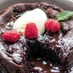 Chocolate Lava Cake for Two One-Pot Recipe Made Simple - Chocolate Lava Cake midia