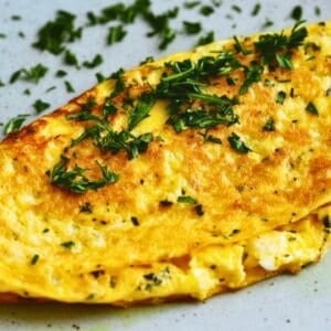 The Only Easy Omelet Recipe You’ll Ever Need - Foolproof Herby Omelet midia