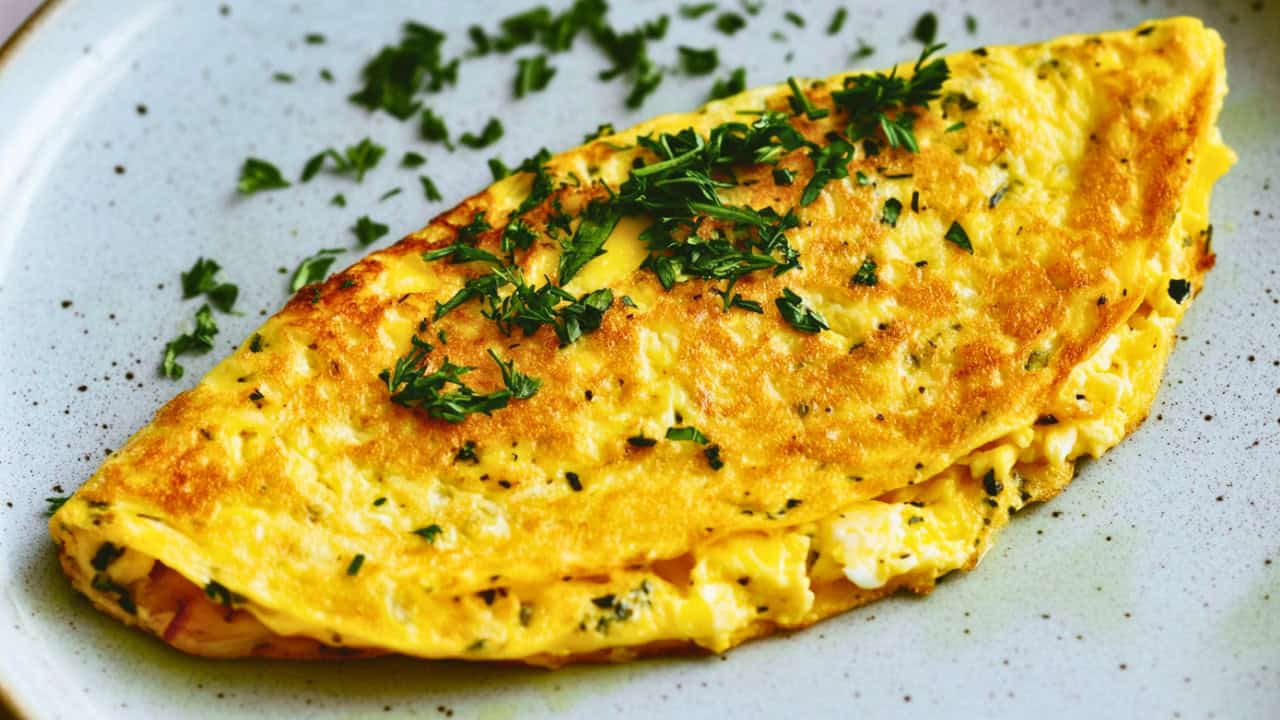 The Only Easy Omelet Recipe You’ll Ever Need - Foolproof Herby Omelet midia