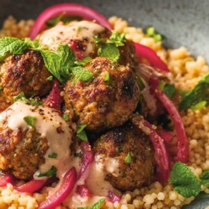 Simple Lamb Meatballs with Couscous & Pickled Onions - Lamb Meatballs with Couscous and Pickled Onions One Pot midia