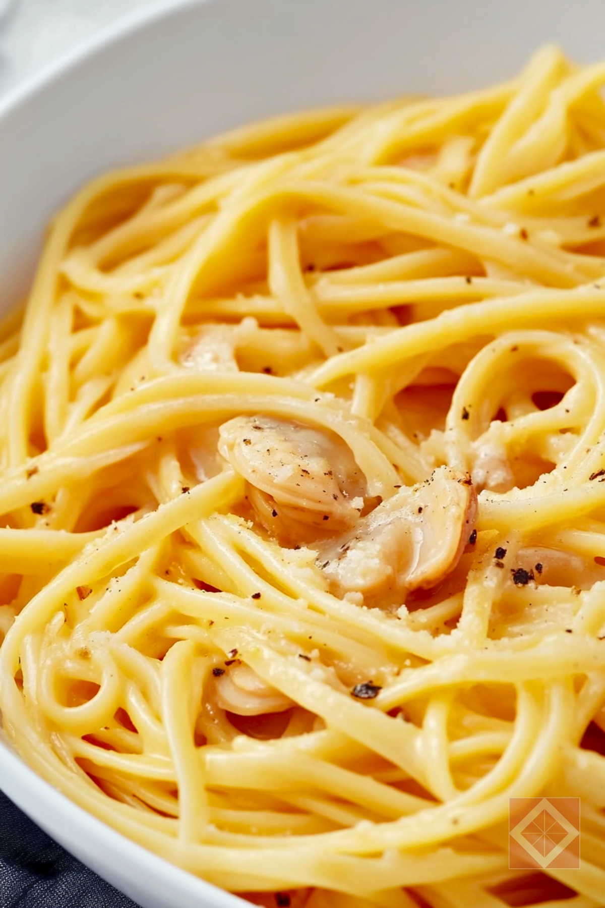 11 Best Instant Pot Pasta Recipes That Will Save Your Weeknight - Linguine with White Clam Sauce pin 1 midia