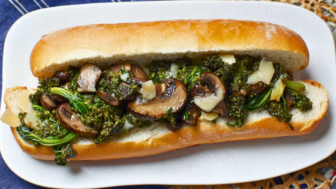 Best Philly-Style Broccoli Rabe, Portobello & Cheese Sandwiches One-Pot Recipe - Philly Style Broccoli Rabe Portobello Cheese Sandwiches One Pot midia