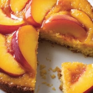 Irresistible Pour-Over Peach Cake Recipe for Easy Baking - Pour Over Peach Cake midia