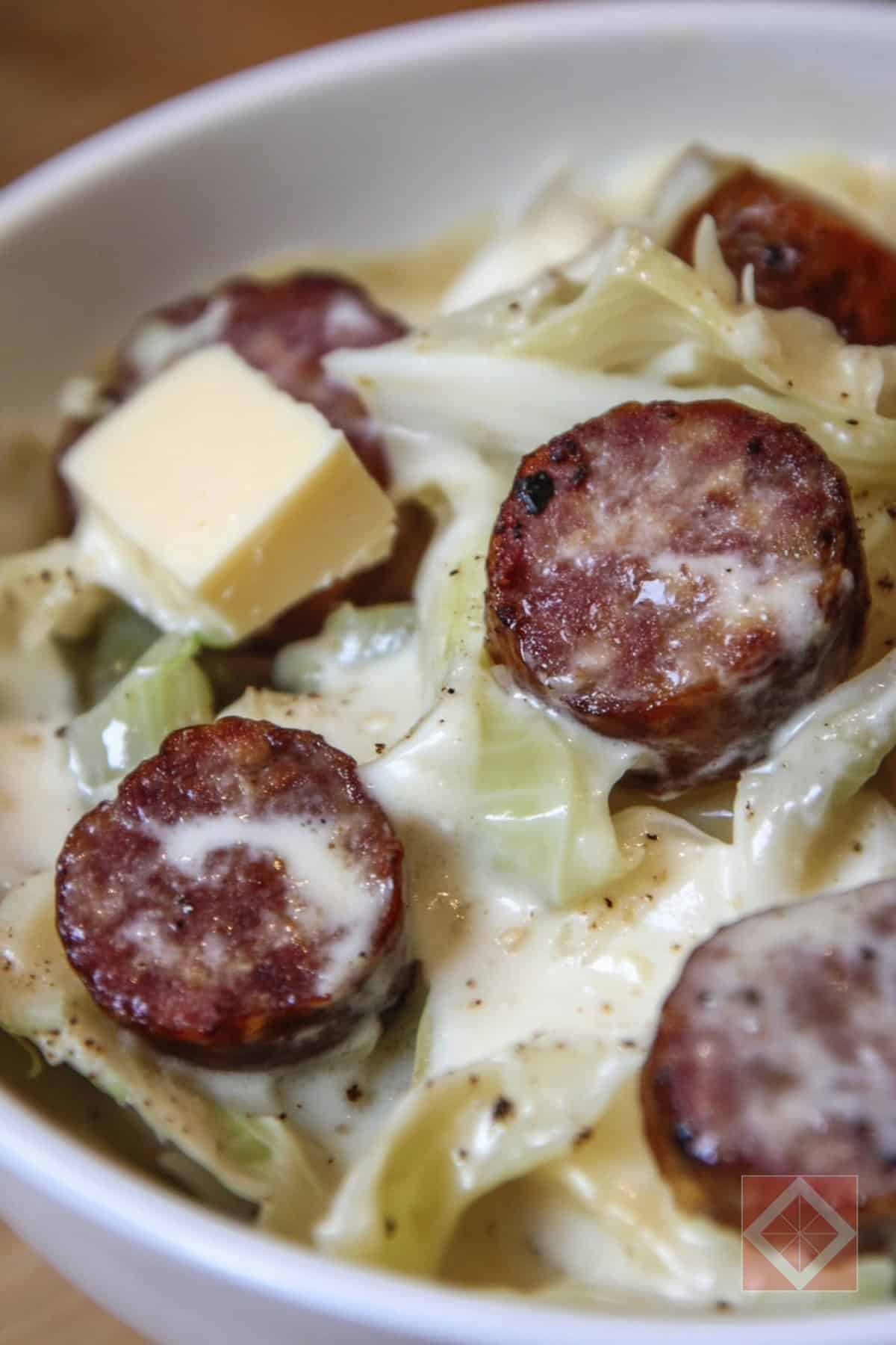 This Sausage Cabbage Alfredo Is Perfect for Those on Keto Diet - Sausage Cabbage Alfredo pin 1 midia