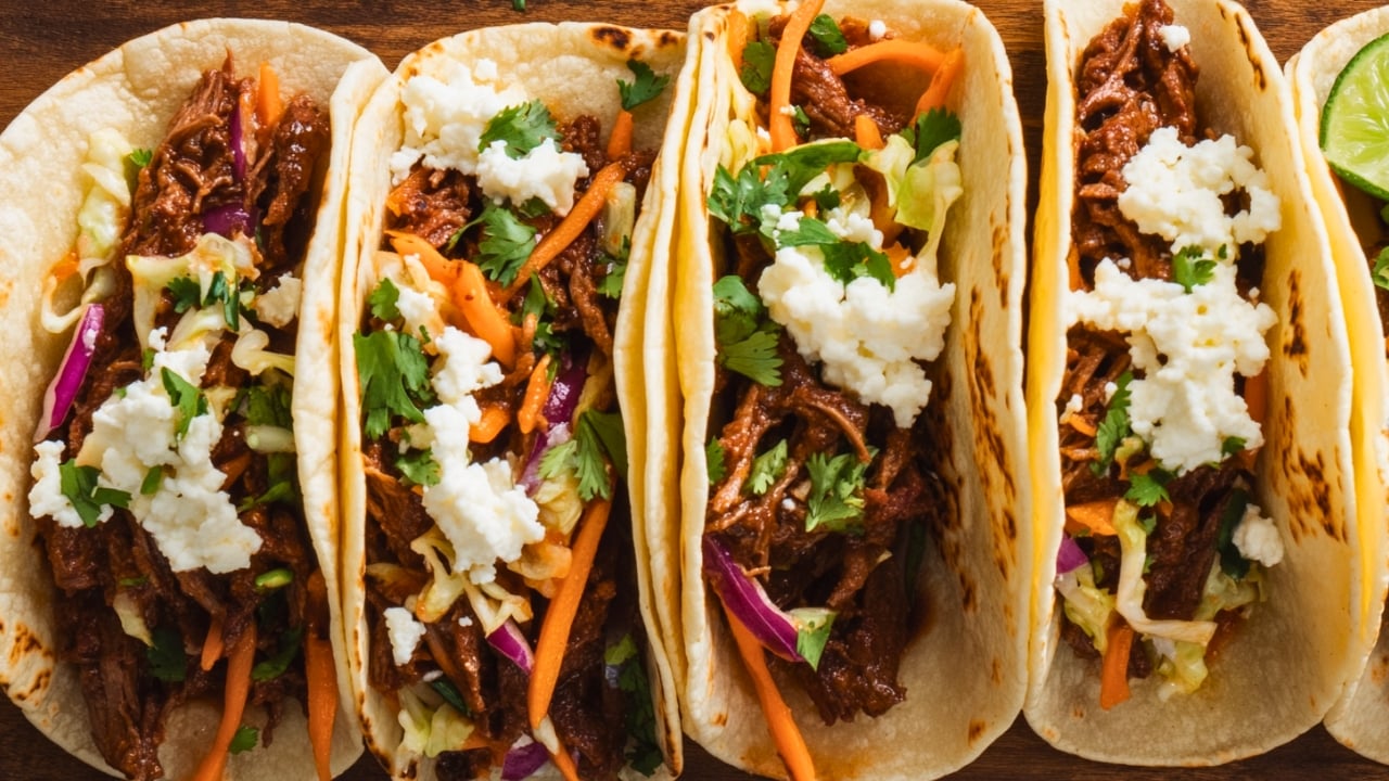Simple Shredded Beef Tacos with Cabbage-Carrot Slaw - Simple Shredded Beef Tacos with Cabbage Carrot Slaw One Pot midia