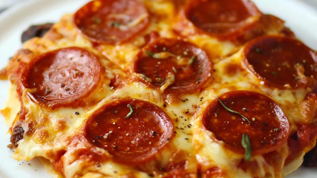 Upside Down Keto Pizza: A Fun Twist on a Classic Favorite - Upside Down Pizza Boat midia