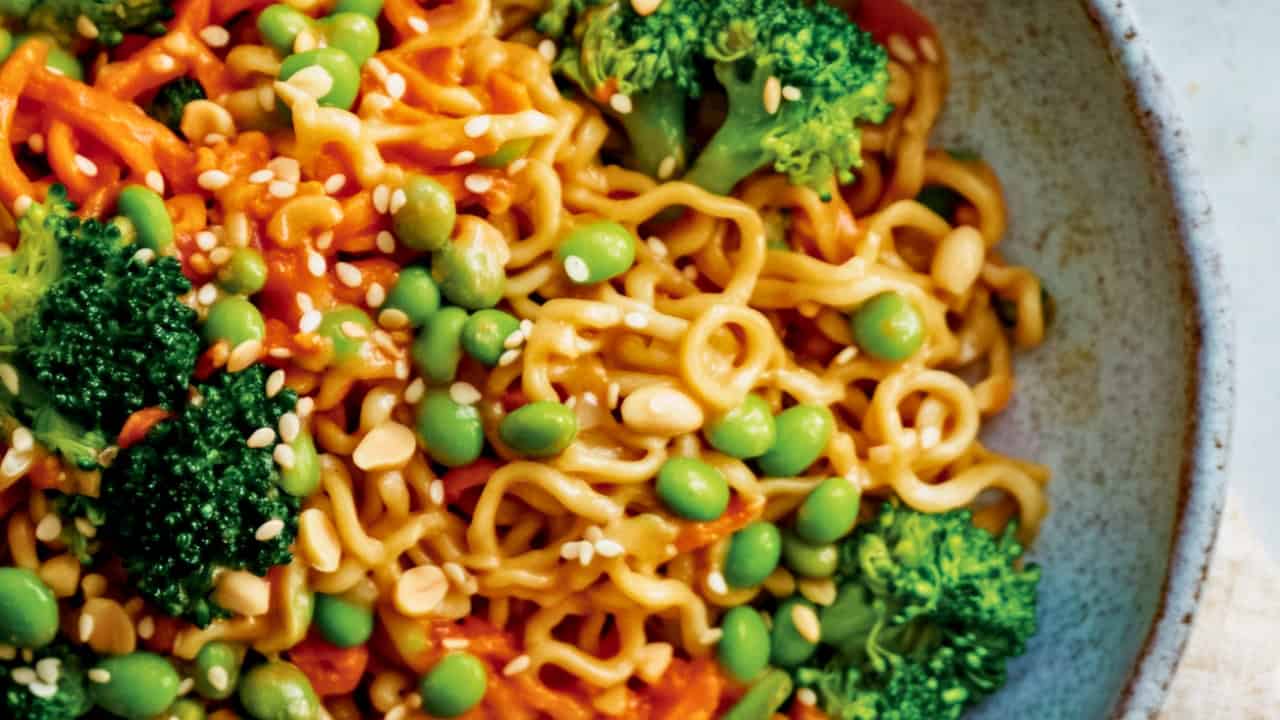 Healthy & Satisfying 15 Min Veggie Peanut Noodles Recipe - Veggie Peanut Noodles midia