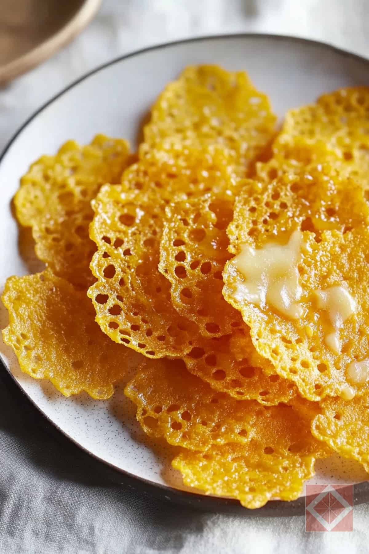 Crispy Cheddar Chips with Butter Drizzle Air Fryer Recipe for Snacks - Crispy Cheddar Chips with Butter Drizzle pin 1 midia