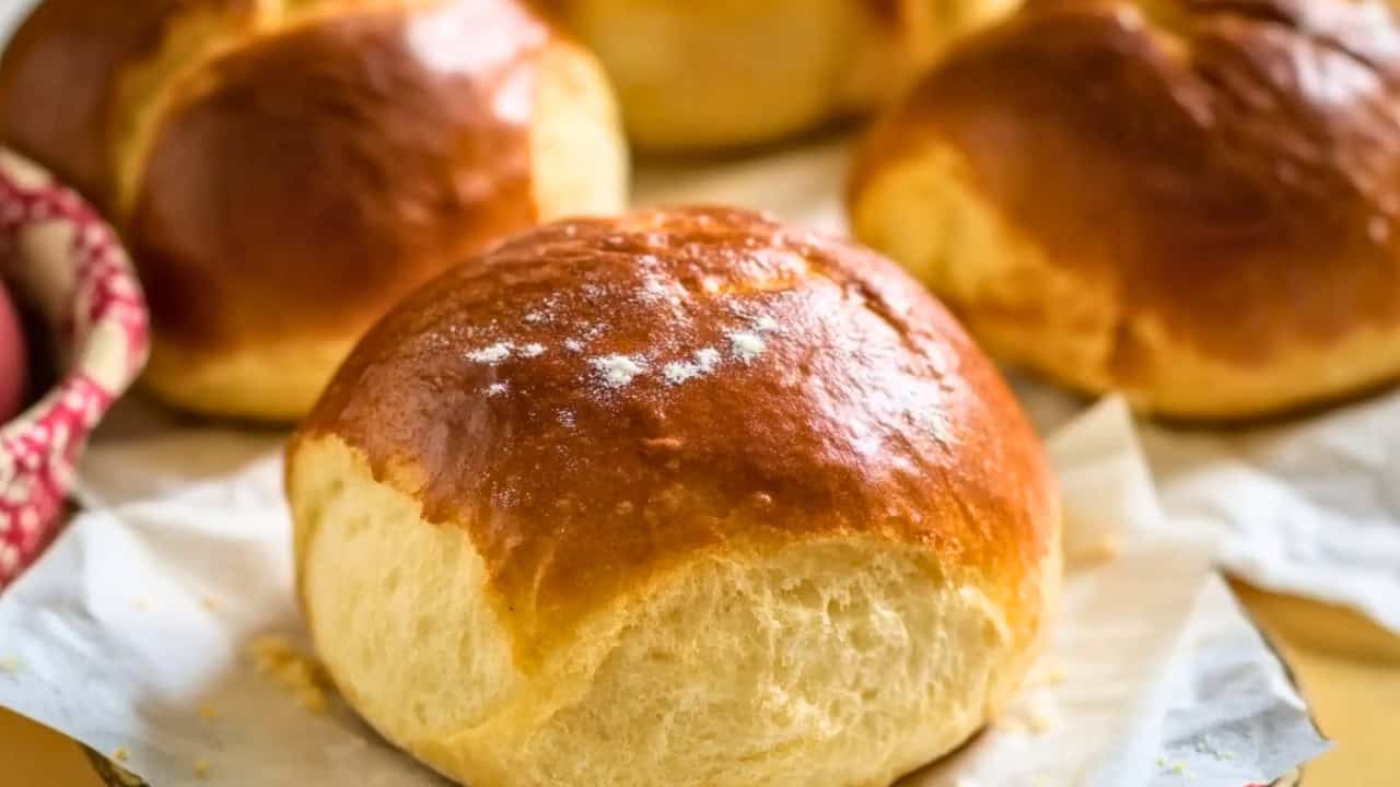 This Old-Fashioned Bun Recipe Might Be Better Than Brioche - Fluffy Sally Lunn Buns midia