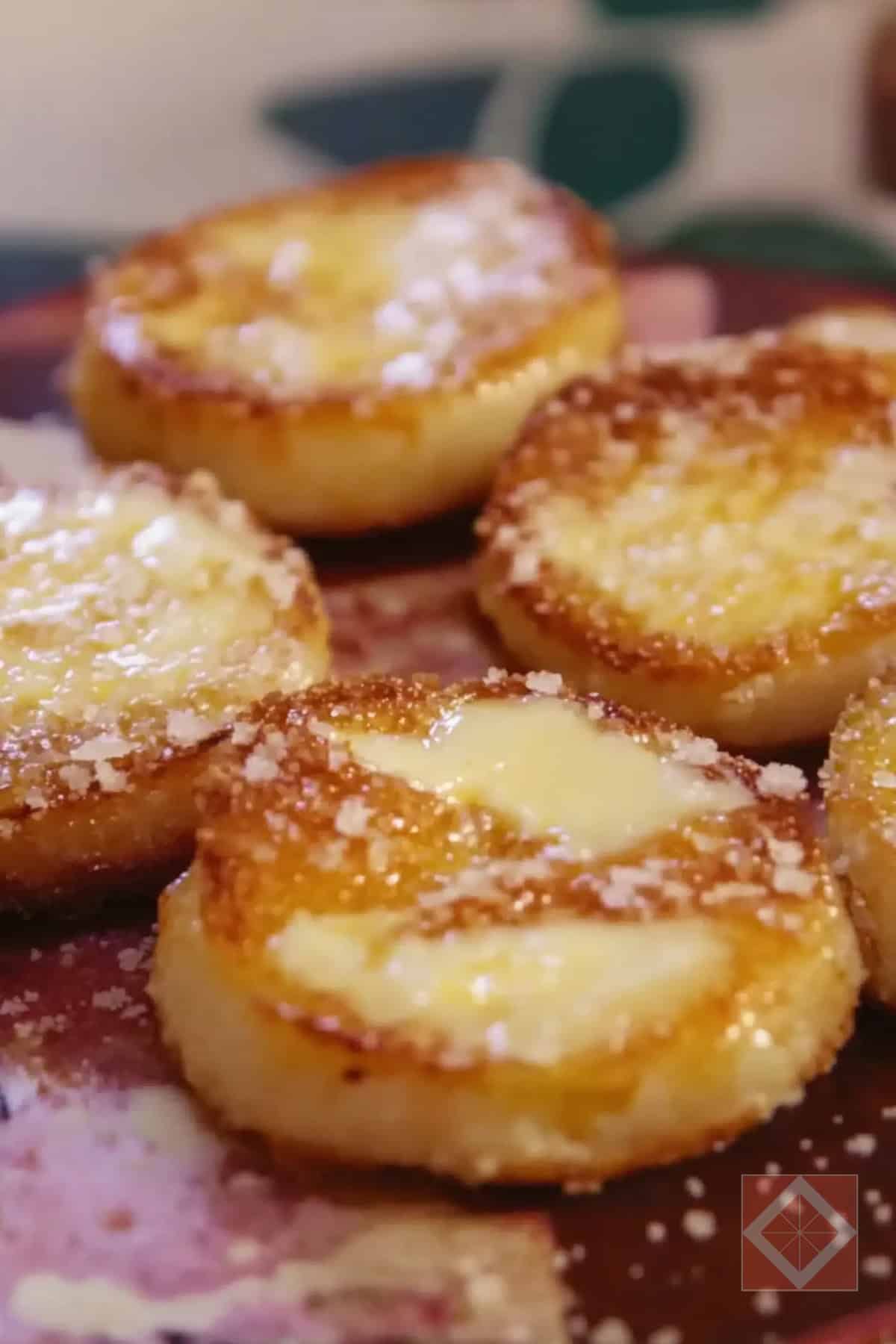 Parmesan-Crusted Cheese Rounds Air Fryer Recipe Snack Idea - Parmesan Crusted Cheese Rounds pin 1 midia