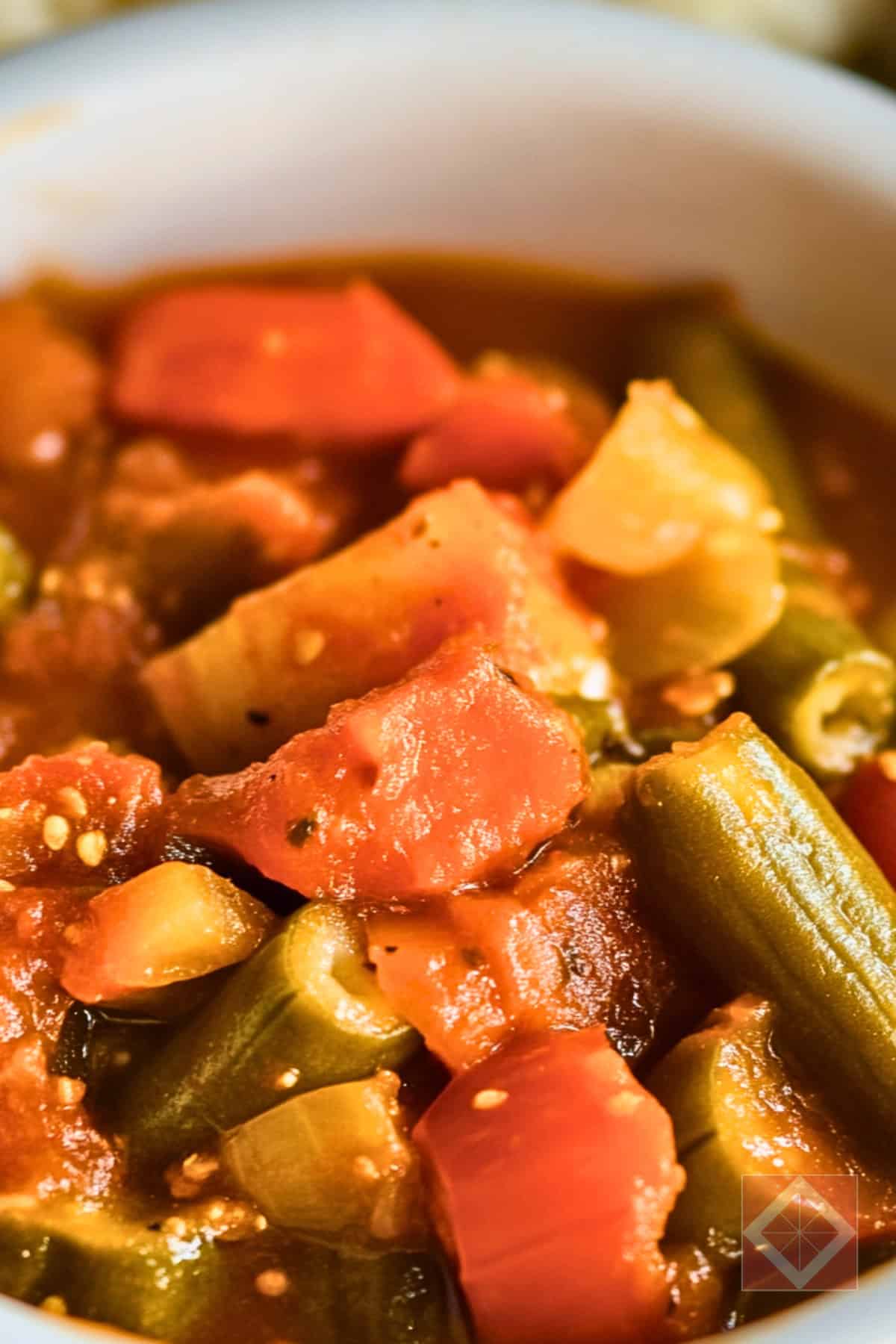 Slow-Cooked Soul Food Okra & Tomatoes with Spice - Slow Cooked Soul Food Okra Tomatoes with Spice pin 2 midia