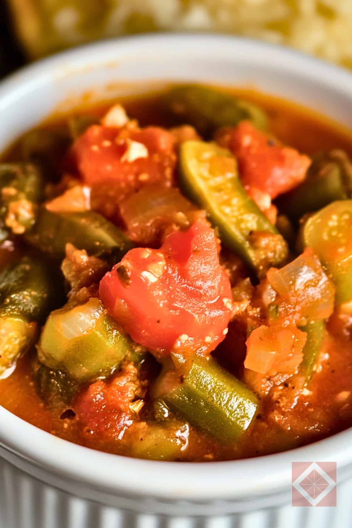 Slow-Cooked Soul Food Okra & Tomatoes with Spice - Slow Cooked Soul Food Okra Tomatoes with Spice pin 3 midia
