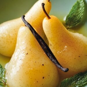 White Wine-Poached Pears for Two One-Pot Recipe for a Light Dessert - Wine Poached Pears midia
