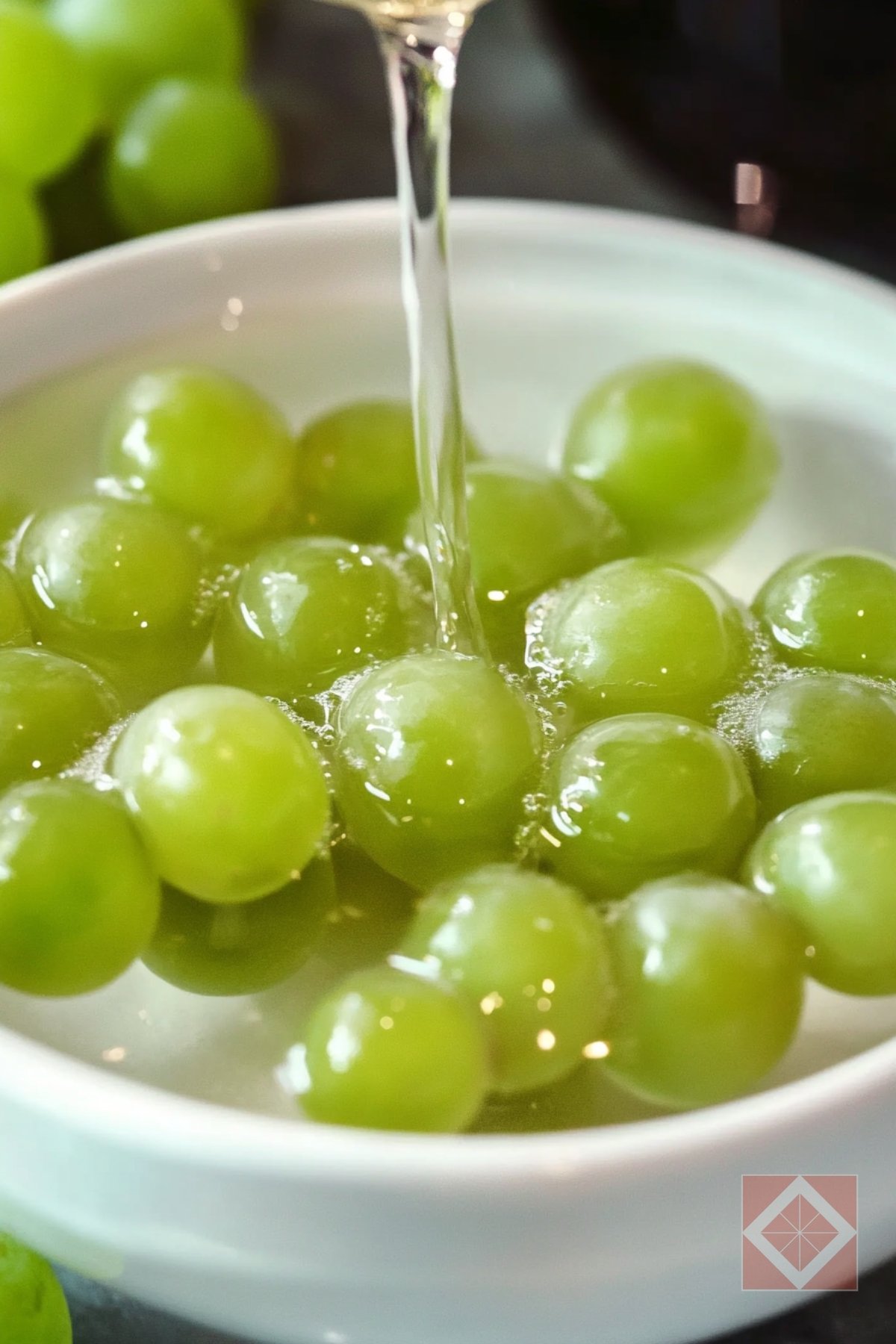 TikTok’s Boozy Grape Recipe You Need This Weekend - Boozy Grape pin 1 midia