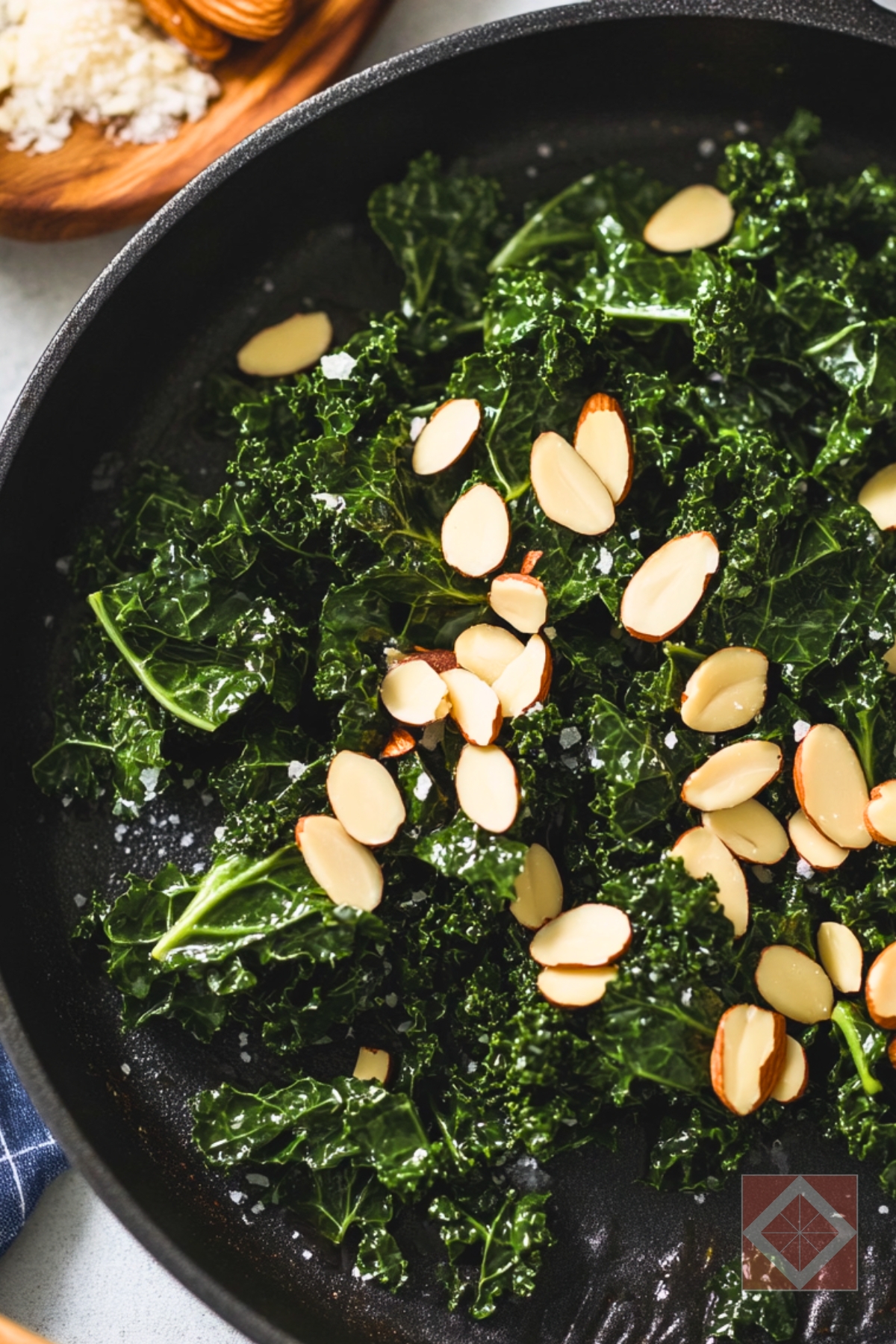 Quick Kale Recipe for Healthy Dinners Made Easy - Garlicky Sauteed Kale with Almonds pin 1 midia