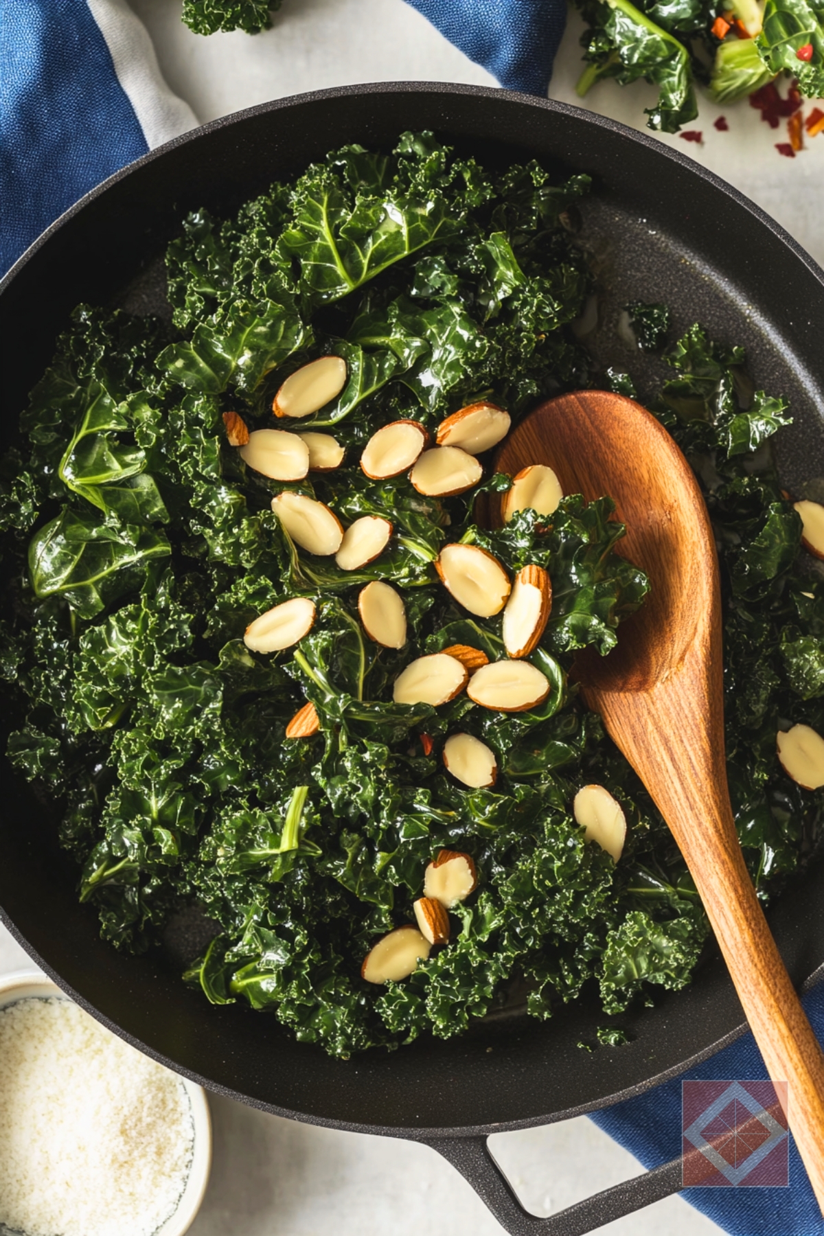 Quick Kale Recipe for Healthy Dinners Made Easy - Garlicky Sauteed Kale with Almonds pin 2 midia