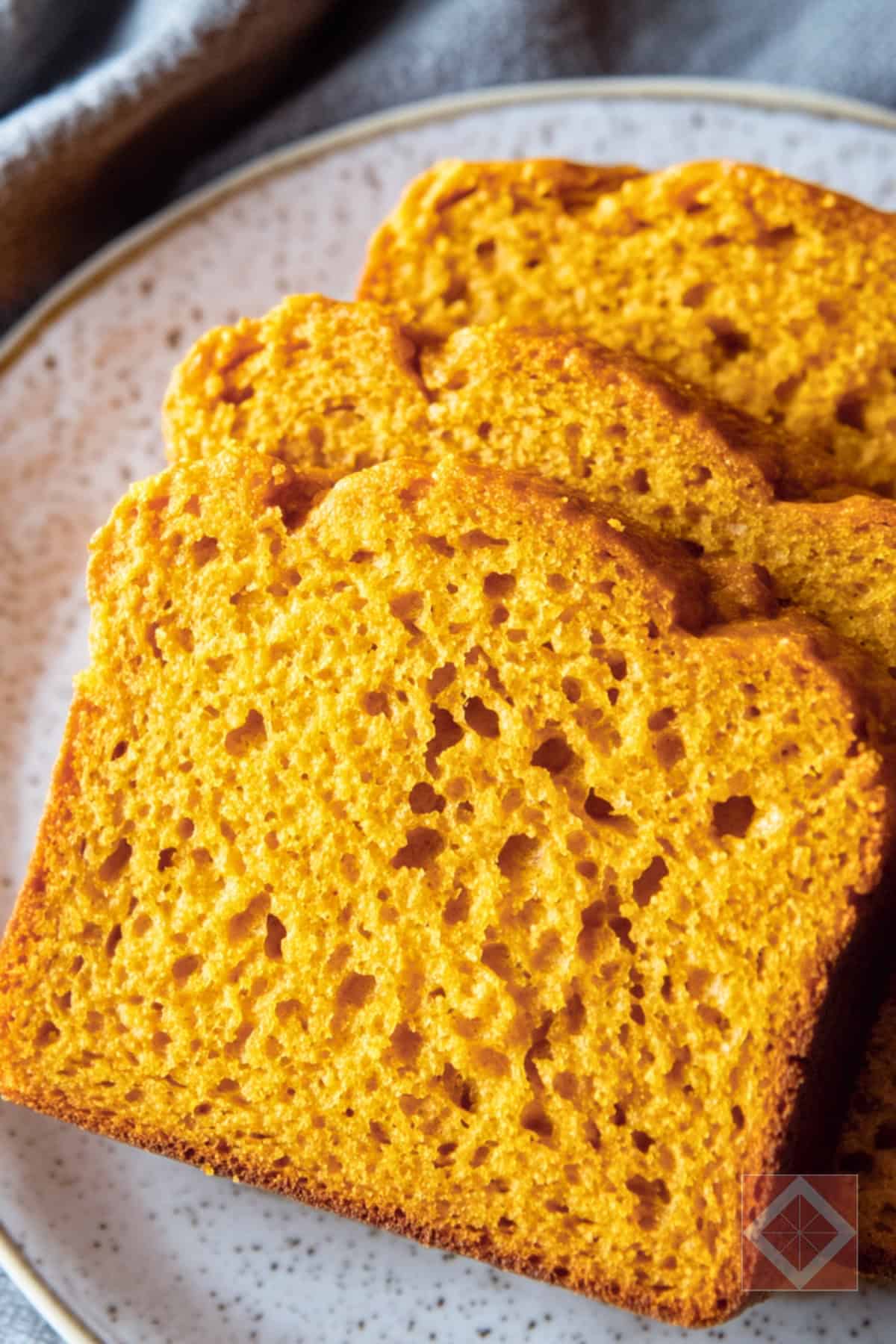 Pumpkin Bread Machine Recipe That’s Actually Sliceable - Pumpkin Bread Machine pin 1 midia
