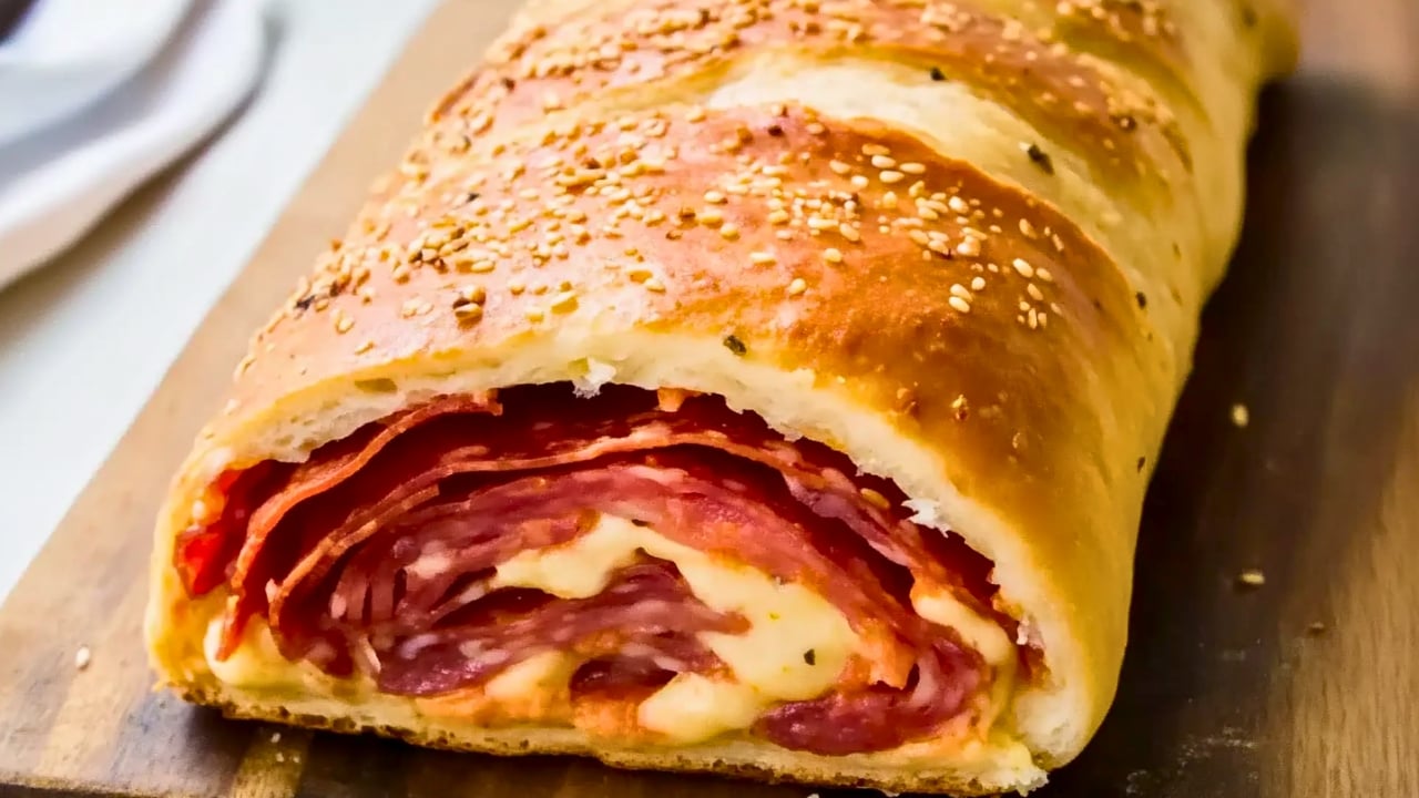 Easy Stromboli: Cheesy, Crispy, & Made for Two - Salami Capicola Provolone Stromboli midia